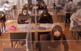 După un an de învățământ online, peste 1.400 de școli din România nu au conexiune la Internet