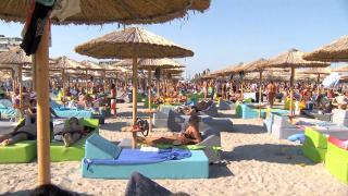 Românii nu scapă de caniculă şi sunt sfătuiţi să se refugieze la mare sau la munte