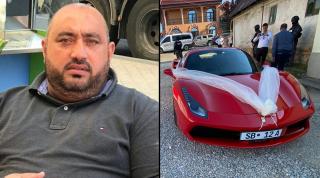 Cine este șoferul de Ferrari care a luat un polițist pe capotă, la Bocșa. Închiriase mașina ca să impresioneze la o nuntă, unde era naș
