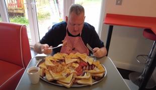 Terminator, cel mai mare mic dejun, oferit gratis celor care îl pot mânca. Festinul englezesc are 17.000 de calorii