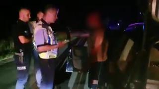 Un şofer cu alcoolemie de 1,6 voia să conducă 300 kilometri, până la Constanţa. A fost oprit după ce a fost la un pas de accident: "Suflu tare?" - VIDEO