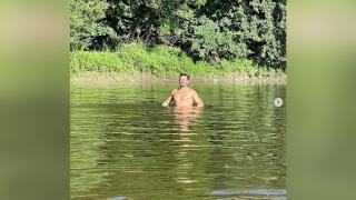 Orlando Bloom, vacanţă fierbinte. Actorul s-a lăsat fotografiat complet dezbrăcat şi a postat imaginile pe reţelele de socializare