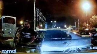 Şofer de Uber, ameninţat cu bătaia chiar în timpul unei curse: Dădea cu pumnii şi picioarele în geam. S-au speriat şi clienţii