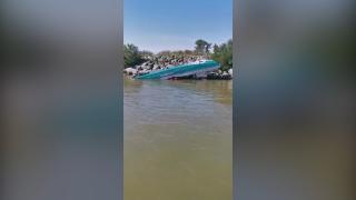 O șalupă cu 18 persoane, între care 5 copii, s-a răsturnat pe braţul Sulina, după ce conducătorul a acroșat un mal de piatră
