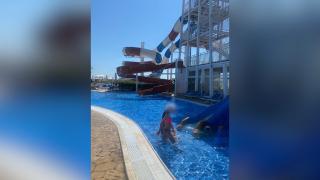 Ce au descoperit inspectorii ANPC în piscinele de pe litoral: clor în cantităţi industriale şi bacterii rezistente la antibiotice