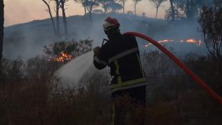 Mii de localnici evacuaţi şi zeci de răniţi în urma incendiilor care au devastat Coasta de Azur. Doi oameni nu s-au putut salva din ghearele focului