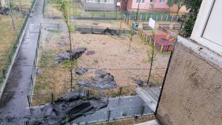 Furtuna a făcut prăpad în Rovinari, în doar câteva minute: acoperiş smuls de rafalele de vânt şi aruncat la 300 de metri distanţă