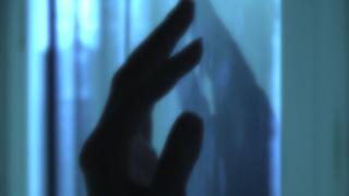 Un tânăr a dat buzna peste o femeie într-o cameră de hotel din Cluj şi a violat-o în timp ce făcea duş. Coşmarul a durat două ore