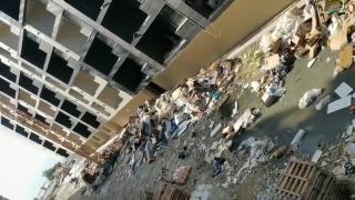 Pentru o vacanţă de 3.000 de lei la Năvodari, turiştii au primit moloz, gunoaie şi sunetul nesfârşit al bormaşinilor şi utilajelor de construcţii: "Buruieni mai mari ca omul"