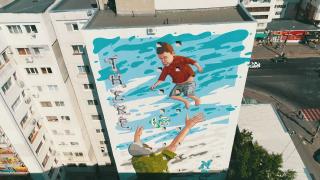 Desene spectaculoase, pe blocurile gri din oraşele României. Localnicii sunt încântaţi de noua artă stradală