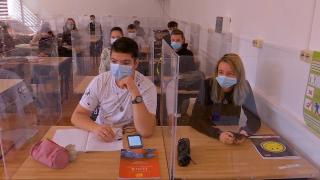 Reguli noi, odată cu reîntoarcerea elevilor în bănci. La câte cazuri de Covid pe zi se închid şcolile în noul scenariu