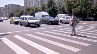 Cauzele accidentelor mortale la trecerile de pietoni. Specialiştii dau vina pe şoferii vitezomani, dar şi pietonii neatenți contribuie la tragedii