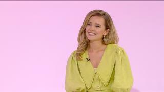 Andreea Chirilă oferă sfaturi despre cum să alegem ţinuta perfectă. Care este secretul cumpărăturilor online