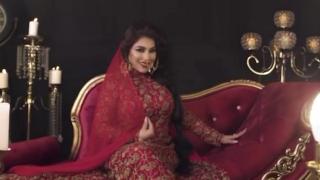 Vedetele din Afganistan fug din calea talibanilor. Artiştii şi sportivii afgani sunt evacuaţi de pe aeroportul din Kabul