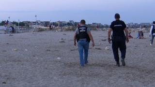 Plajele, sufocate de valuri de gunoaie: "Eu vă spun cât am stârns de la începutul anului: 11 000 de tone de deşeuri"