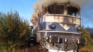Locomotiva unui tren a luat foc pe ruta Arad-Timişoara. CFR a anunţat întârzieri şi de 300 de minute