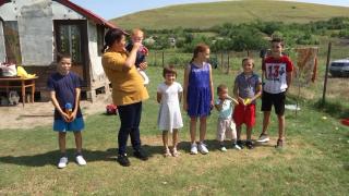 250 de copii necăjiţi din Iaşi au văzut marea pentru prima dată. Preotul Dan Damaschin le-a împlinit visul