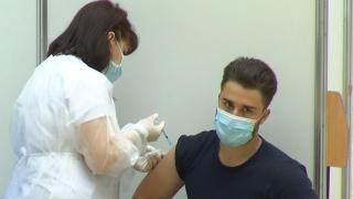 Specialiştii recomandă administrarea dozei a treia de vaccin anti-Covid, cel puţin la persoanele vulnerabile: "Sperăm ca oamenii să fie conştienţi de importanţa vaccinării"