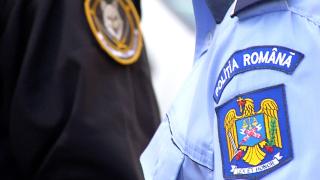 Poliţist din Constanţa, înjunghiat de mai multe ori de un tânăr. Atacul, surprins de camera montată pe uniforma unui alt agent