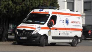 Tânărul din Arad care a fost dezbrăcat şi bătut în mijlocul străzii e în stare de şoc: "E foarte traumatizat de cum l-au lăsat. A început să ne ceară haine continuu"