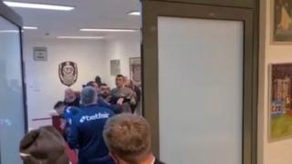 Scandal la CFR Cluj, după eliminarea din Europa League. Şumudică s-a trezit dat afară de dimineaţă: "Zici că am venit pe plantaţie"