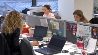 Chiar dacă ai bani, nu-ţi poţi deschide o afacere dacă nu eşti specialist în domeniul respectiv. Consiliul Concurenţei cere modificarea legislaţiei