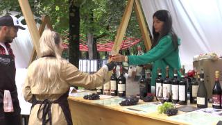 Zeci de producători au adus peste 700 de soiuri de vin, la festivalul din Cluj-Napoca. "Preţurile sunt acceptabile"