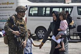 Peste 90 de ţări, printre care şi România, anunţă că au primit asigurări de la talibani că vor lăsa străinii și afganii eligibili să părăsească Afganistanul