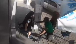 Doi bărbați și o femeie, la un pas de a fi striviți de o mașină, după un accident produs chiar lângă ei