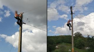 Un vasluian beat a amenințat că se aruncă de pe un stâlp, supărat că nu-și poate vedea copiii pe care i-a maltratat în trecut