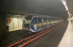 Incident la stația de metrou Piața Romană, după ce o garnitură de tren a luat foc. Călătorii au fost dați jos