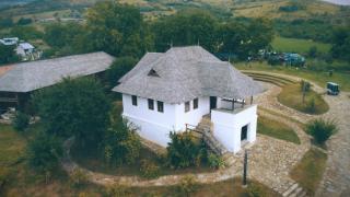 Casa cu blazoane, o perlă a arhitecturii săteşti din Buzău. Restaurarea face parte dintr-un proiect ce vizează 1.000 de case tradiționale