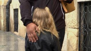 O fetiţă de trei ani, chemată în instanţă de primăria din Cluj. Deşi n-a ajuns nici măcar la grădiniţă, are inclusiv o datorie către stat