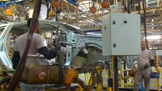 Criza mondială a semiconductorilor încetineşte producţia de maşini. Dacia Mioveni îşi întrerupe activitatea timp de 5 zile