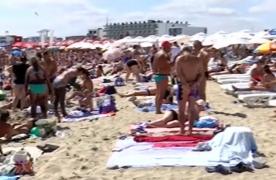 Plajele din Eforie, aglomerate și în extrasezon. Turiștii sunt atraşi de temperaturi mai blânde şi de preţurile mai mici