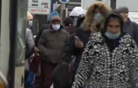 Masca, din nou obligatorie în jurul şcolilor din Bucureşti. Noi măsuri vor fi impuse, în funcţie de evoluţia valului 4