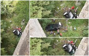 Un adolescent de 16 ani a căzut cu maşina în râpă de la 20 de metri. Tânărul a rămas încarcerat