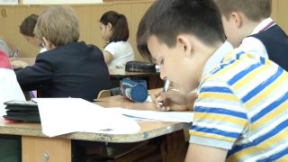 Elevii români învață în cele mai aglomerate clase din UE. Clasele cele mai lejere sunt în Grecia și Luxemburg