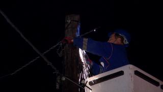 Cabluri tăiate la ceas de seară: Unul dintre proprietari s-a ales cu maşina zgâriată