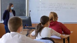 Generaţia sub presiune. Soarta elevilor de clasa a 5-a, decisă la loterie. Multe clase sunt prea aglomerate, iar copiii plâng că își vor pierde colegii