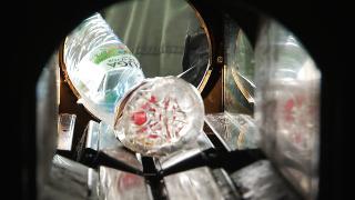 Colectarea gunoiului selectiv se face cu paşi mici, dar siguri. Mai bine de jumătate dintre români susţin că se gândesc la protejarea mediului