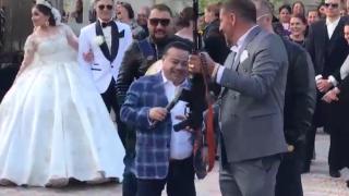 "Nu, nu m-am temut. Copiii pe acolo râdeau". Adi Minune, reacţie după nunta cu mitraliere la care asista cu zâmbetul îngheţat