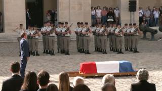 Franţa şi-a luat rămas-bun de la Jean-Paul Belmondo. Macron, discurs emoţionant lângă sicriu, la Domul Invalizilor din Paris
