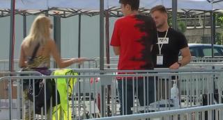 O femeie a furat brăţări de triaj şi le-a vândut participanţilor de la Untold. Decizia luată de organizatori pentru a evita declanşarea unui focar