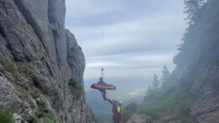 Bărbat de 62 de ani, rănit grav după ce a căzut în gol 12 metri în Munţii Bucegi