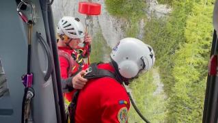 Operațiune periculoasă de salvare a unui alpinist, în Munții Bucegi, după ce a căzut de la 12 metri înălțime, de pe un versant