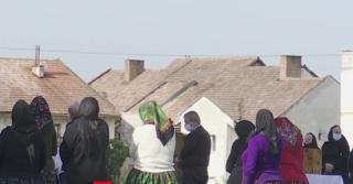 Şapte localităţi din Satu Mare au intrat în carantină. Oamenii nu se tem de Covid: "Purtăm iar şi mască, mai bem şi un pic de pălincă"