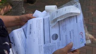 Românii, restanţieri la facturi. Două milioane dintre aceştia nu-şi pot plăti utilităţile la energie şi gaz