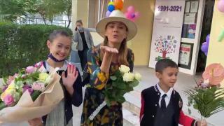 Cum a fost în prima zi de şcoală pentru copiii vedetelor. Emoţie şi bucurie la auzul primului clopoţel