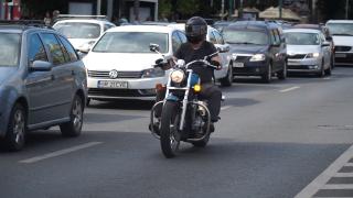 Dau bani grei pe motoare, dar uită să se protejeze. Poliţist: "În momentul în care v-aţi luat permisul de conducere nu sunteţi invincibili"